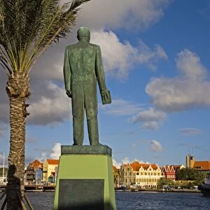 Dr. Efrain Jonckheer statue