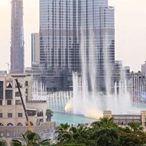 Dubai Fountain and Burj Khalifa, Downtown, Dubai, United Arab Emirates, Middle East