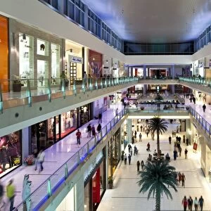 Dubai Mall, the largest shopping mall in the world with 1200 shops, part of the Burj Khalifa complex, Dubai, United Arab Emirates