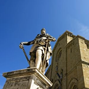 The Duomo and Ferdinando I de Medici statue, Arezzo, Tuscany, Italy, Europe
