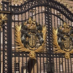 Entrance gates, Buckingham Palace, London, England, United Kingdom, Europe