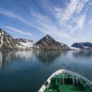 Expedition boat entering the Magdalenen Fjord, Svalbard, Arctic, Norway, Scandinavia, Europe