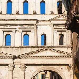 External facade of Porta Borsari dating from 50 BC, Verona, UNESCO World Heritage Site, Veneto, Italy, Europe