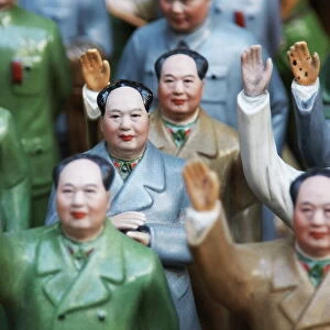 Figurines of Chairman Mao at antiques shop, Sheung Wan, Hong Kong Island