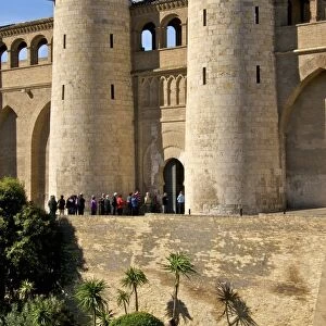Fortified walls and towers of the Aljaferia Palace dating from the 11th century, Saragossa (Zaragoza), Aragon, Spain, Europe