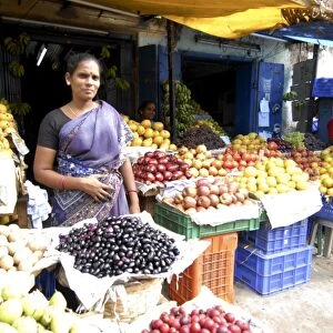 Fruit shop in the market, Madurai, Tamil Nadu, India, Asia