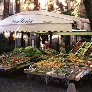 Fruit and vegetable shop in the Piazza Mercato
