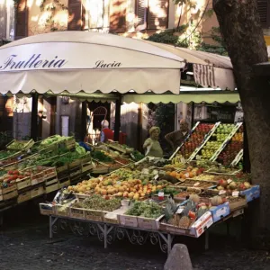 Fruit and vegetable shop in the Piazza Mercato