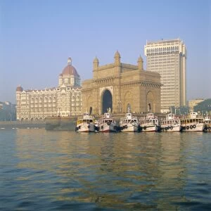 Gateway of India arch and Taj Mahal Intercontinental Hotel