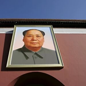 Giant portrait of Mao Tzedong on the Heavenly Gate to the Forbidden City