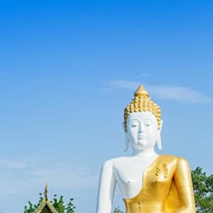 Giant sitting Buddha at Doi Kham (Wat Phra That Doi Kham) (Temple of the Golden Mountain)