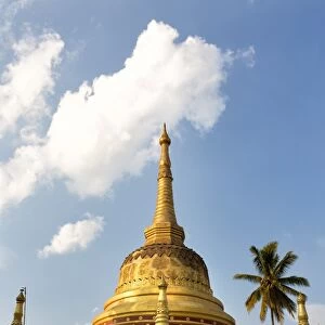 The gilded stupas of Wat In, Kengtung (Kyaingtong), Shan State, Myanmar (Burma), Asia