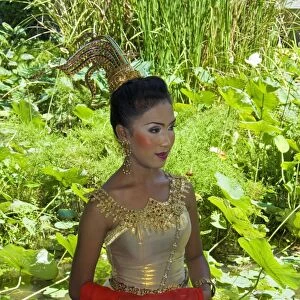 Girl in traditional Thai clothes