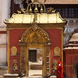 Golden Gate, dating from 1754, Royal Palace, Durbar Square, UNESCO World Heritage Site, Bhaktapur, Kathmandu Valley, Nepal, Asia