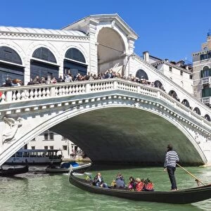 Gondola with tourists going under the Rialto Bridge (Ponte del Rialto), Grand Canal