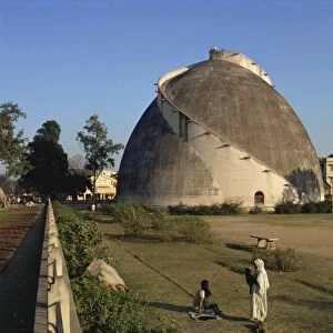 Granary built in the 18th century, Patna, Bihar state, India, Asia