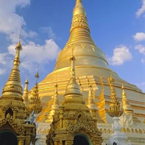 The great golden stupa, Shwedagon Paya (Shwe Dagon Pagoda), Yangon (Rangoon)
