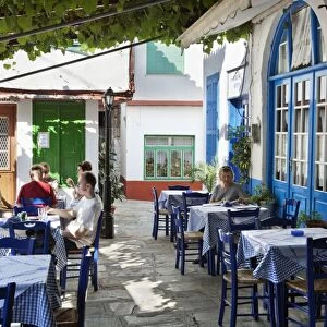 Greek taverna in centre of mountain village, Vourliotes, Samos, Aegean Islands, Greece