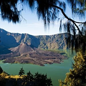 Gunung (Mount) Baru Jari in the centre of Lake Segara Anak at Mount Rinjani, Lombok, Indonesia, Southeast Asia, Asia