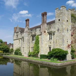 Hever Castle, dating from the 13th century, childhood home of Anne Boleyn, Kent, England, United Kingdom, Europe