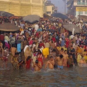 Hindu religious morning rituals in the Ganges (Ganga) River