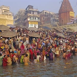 Hindu religious morning rituals in the Ganges (Ganga) River