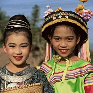 Hmong and Lisu children in traditional dress