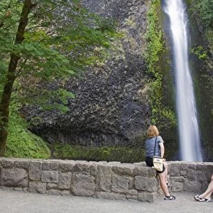 Horsetail Falls in the Columbia River Gorge, Greater Portland Region, Oregon