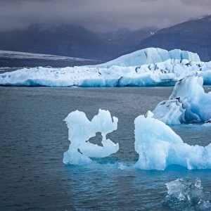 Icebergs floating in the Glacier Lagoon beneath Breidamerkurjokull glacier, Jokulsarlon