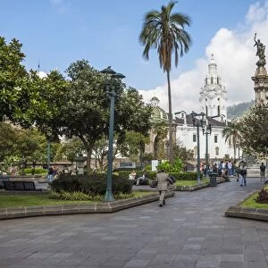 Independence Square, Metropolitan Cathedral, Memorial to the Heroes of the Independence, Quito, UNESCO World Heritage Site, Pichincha Province, Ecuador, South America