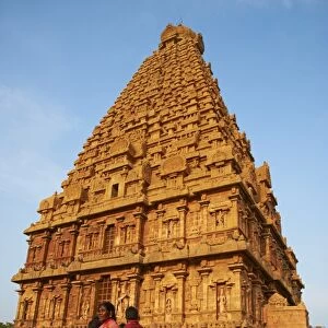 Indian pilgrims, Bridhadishwara temple, UNESCO World Heritage Site, Thanjavur (Tanjore), Tamil Nadu, India, Asia