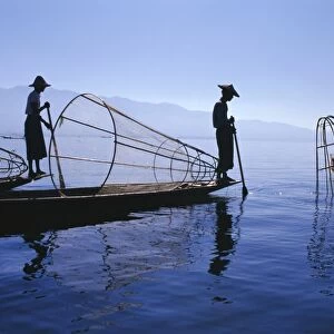 Intha Fishermen, Inle Lake, Shan State, Myanmar (Burma)