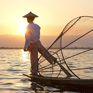 Intha leg rowing fishermen sunset on Inle Lake who row traditional wooden boats using their leg and fish using nets stretched over conical bamboo frames, Inle Lake, Myanmar (Burma), Southeast Asia