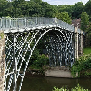 Ironbridge spanning 30m across the River Severn at Ironbridge, designed byThomas Pritchard and built by Abraham Derby, opened in 1789, UNESCO World Heritage Site, Shropshire, England, United Kingdom, Europe