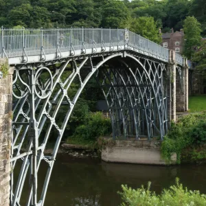 Ironbridge spanning 30m across the River Severn at Ironbridge, designed byThomas Pritchard and built by Abraham Derby, opened in 1789, UNESCO World Heritage Site, Shropshire, England, United Kingdom, Europe