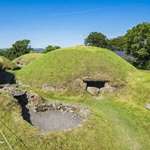 Knowth, Neolithic passage grave, UNESCO World Heritage Site, prehistoric Bru na Boinne
