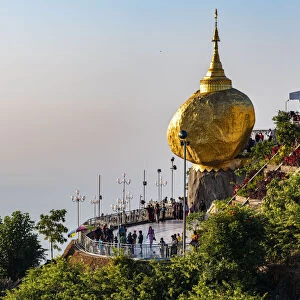 Kyaiktiyo Pagoda (Golden Rock), Mon state, Myanmar (Burma), Asia