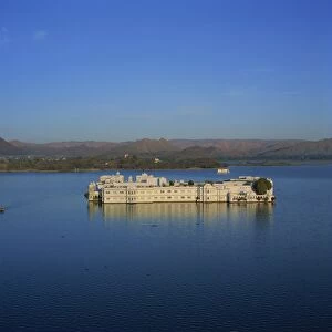 Lake Palace at sunrise, Udaipur, Rajasthan state, India, Asia