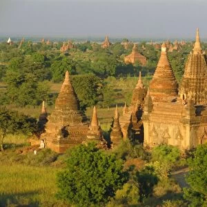 Landscape of ancient temples and pagodas, Bagan (Pagan), Myanmar (Burma)