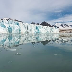 Lilliehook glacier in Lilliehook fjord, a branch of Cross Fjord, Spitsbergen Island