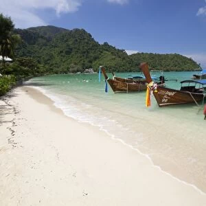 Long-tail boats and beach of Ao Dalam bay, Koh Phi Phi, Krabi Province, Thailand, Southeast Asia, Asia