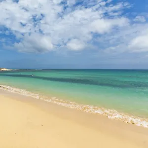 Looking north on one of the beautiful sandy beaches south of this resort town, Corralejo, Fuerteventura, Canary Islands, Spain, Atlantic, Europe