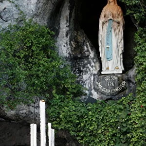 Lourdes grotto, Lourdes, Hautes Pyrenees, France, Europe
