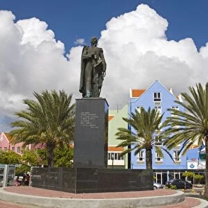 Luis Brion statue