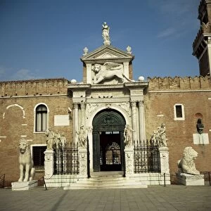 Main gateway and ancient lions