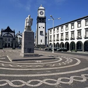 Main square with Cabral statue