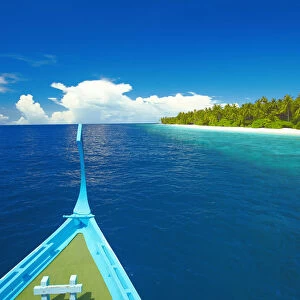 Maldivian fishing boat (dhoni) and tropical island, Maldives, Indian Ocean, Asia