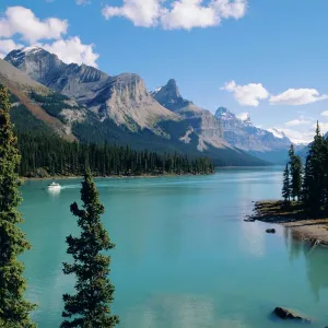 Maligne Lake, Rocky Mountains, Alberta, Canada