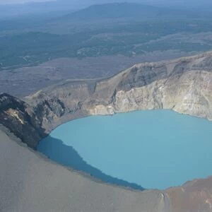 Malyi Semyachik volcano
