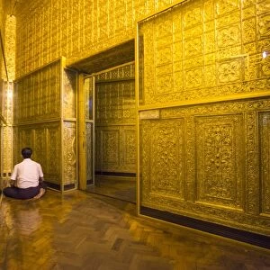 Man praying at Botataung Pagoda, Yangon (Rangoon), Myanmar (Burma), Asia
